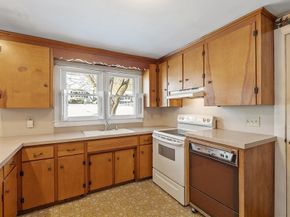 65 Helena St, Leominster MA 01453