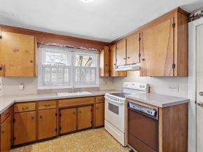 65 Helena St, Leominster MA 01453