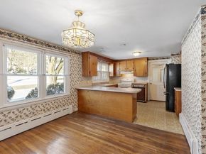 65 Helena St, Leominster MA 01453