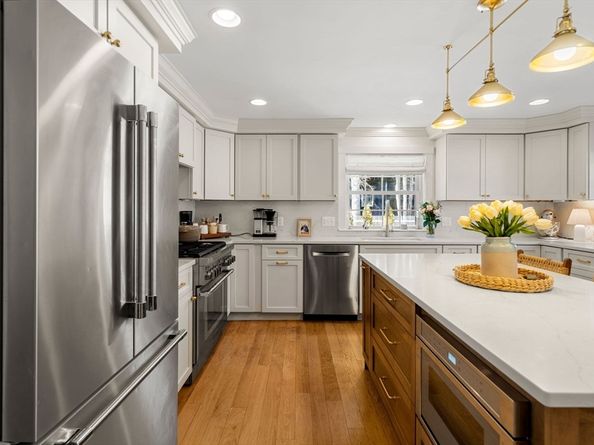 4 Upland Rd, Newburyport MA 01950