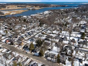 4 Upland Rd, Newburyport MA 01950