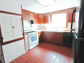 82 Flint St, Salem MA 01970