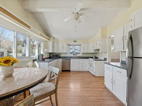 16 Manor Ave, Burlington MA 01803