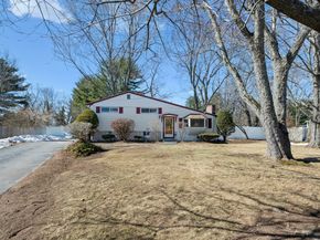 16 Manor Ave, Burlington MA 01803