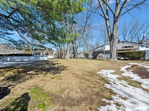 16 Manor Ave, Burlington MA 01803