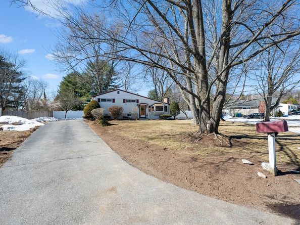 16 Manor Ave, Burlington MA 01803