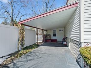 16 Manor Ave, Burlington MA 01803