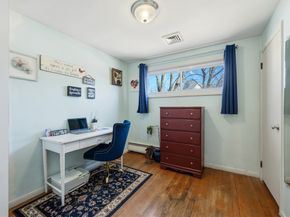 16 Manor Ave, Burlington MA 01803