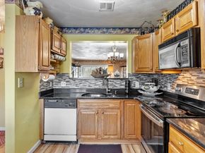 330 Sunderland Rd 80, Worcester MA 01604