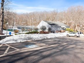 330 Sunderland Rd 80, Worcester MA 01604