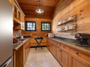 10 Queen Anne Rd, Hopkinton MA 01748
