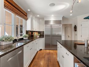 10 Queen Anne Rd, Hopkinton MA 01748
