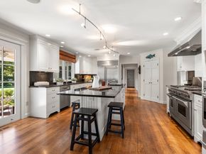 10 Queen Anne Rd, Hopkinton MA 01748