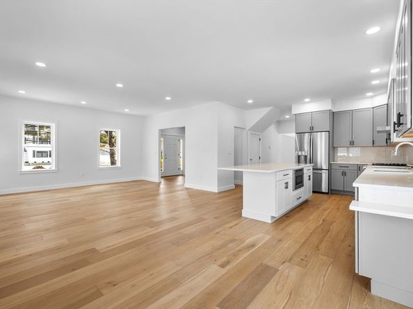 335 Salem St, North Andover MA 01845