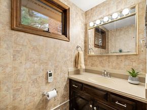 2 Garfield Ln W, Andover MA 01810