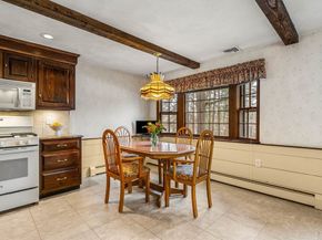 2 Garfield Ln W, Andover MA 01810