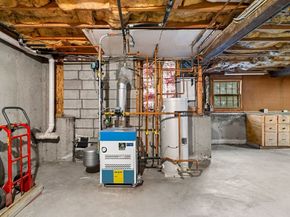 2 Garfield Ln W, Andover MA 01810