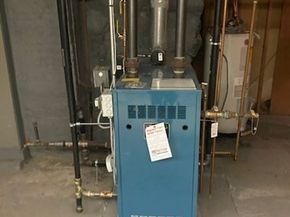 32 Vernon St, Waltham MA 02453