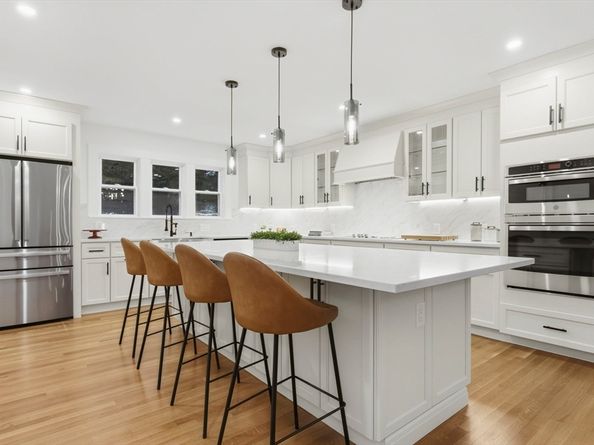 1806 Beacon St, Newton MA 02468