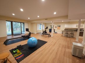 213 Nahanton St 213, Newton MA 02459