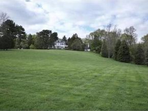 213 Nahanton St 213, Newton MA 02459