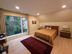 213 Nahanton St 213, Newton MA 02459