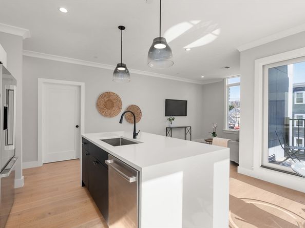 109 Prospect St 205, Somerville MA 02143