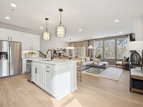 24 Emerald Run 57, Shrewsbury MA 01545