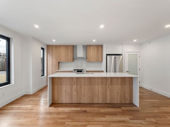 6 Devine Way 1, Boston MA 02127