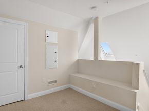 30 Taylor 3011, Reading MA 01867