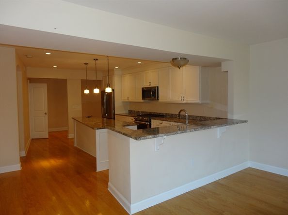 30 Taylor 3011, Reading MA 01867