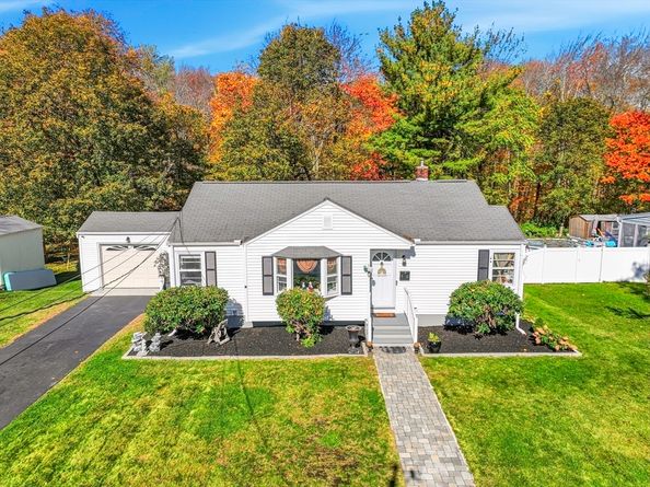 35 Woodway Dr, Shrewsbury MA 01545