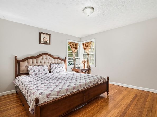 35 Woodway Dr, Shrewsbury MA 01545