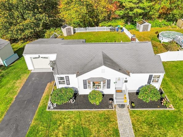 35 Woodway Dr, Shrewsbury MA 01545