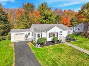 35 Woodway Dr, Shrewsbury MA 01545