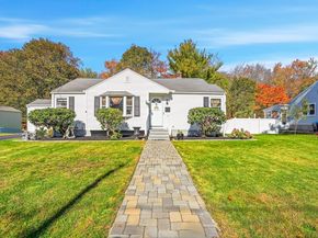 35 Woodway Dr, Shrewsbury MA 01545