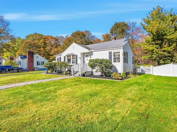 35 Woodway Dr, Shrewsbury MA 01545