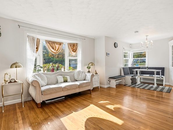 35 Woodway Dr, Shrewsbury MA 01545