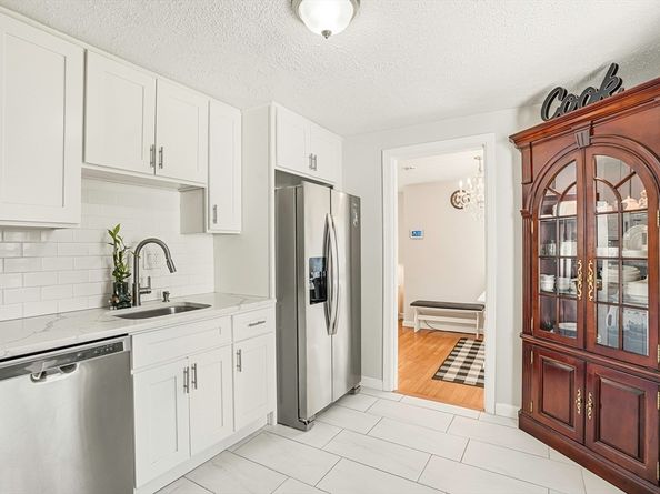 35 Woodway Dr, Shrewsbury MA 01545