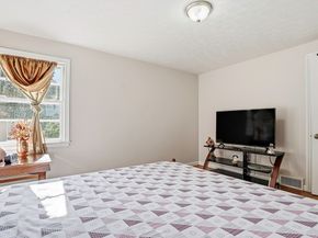 35 Woodway Dr, Shrewsbury MA 01545