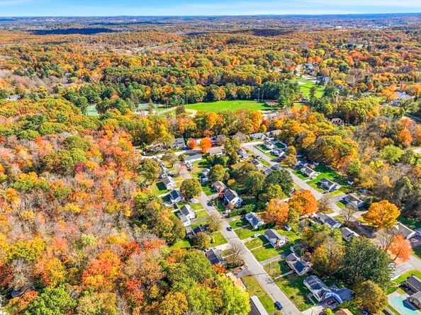 35 Woodway Dr, Shrewsbury MA 01545