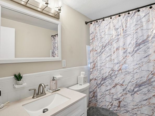 35 Woodway Dr, Shrewsbury MA 01545