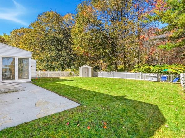 35 Woodway Dr, Shrewsbury MA 01545