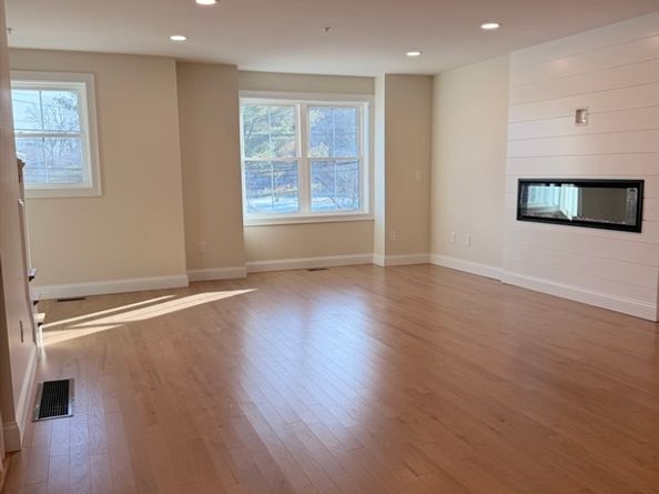 9 Acton Rd 8, Chelmsford MA 01824