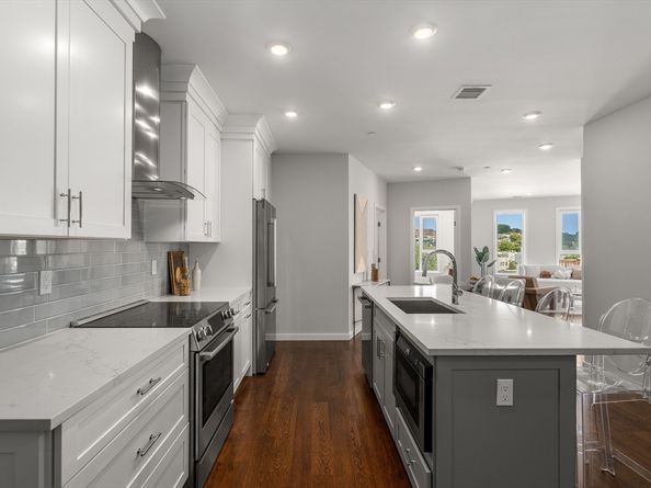 267 Old Colony 605, Boston MA 02127