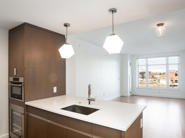 100 Lovejoy Wharf 4H, Boston MA 02114