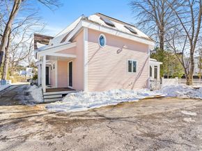 32 Thoreau Street 32, Concord MA 01742