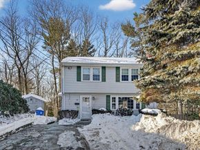 15 Flagg Cir, Waltham MA 02453
