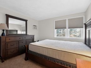 15 Flagg Cir, Waltham MA 02453