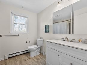 15 Flagg Cir, Waltham MA 02453